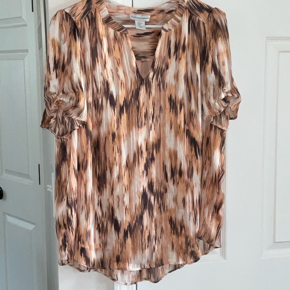 cupcakes & cashmere Brown, Tan & Cream Abstract V-Neck Blouse
